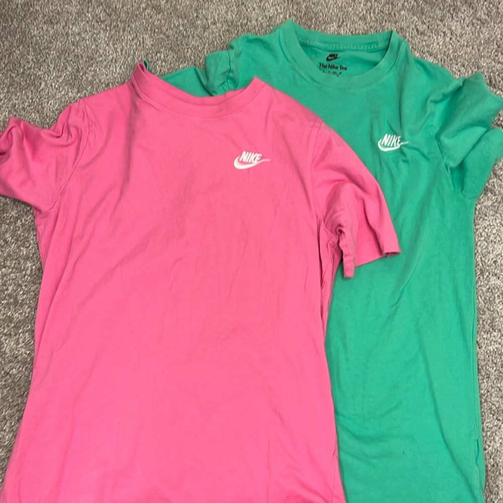 Bundle of 2 Nike tee shirt